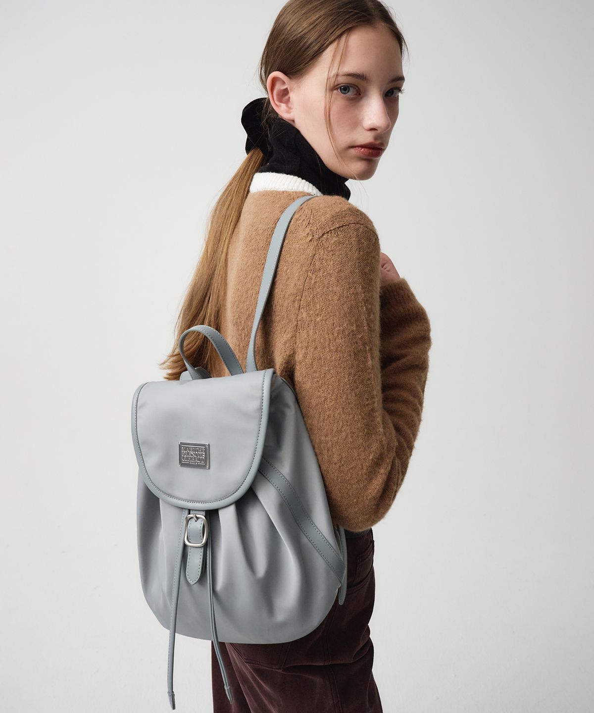 마리떼 프랑소와 저버(MARITHÉ + FRANҪOIS GIRBAUD) CLASSIC LOGO BUCKLE BACKPACK gray