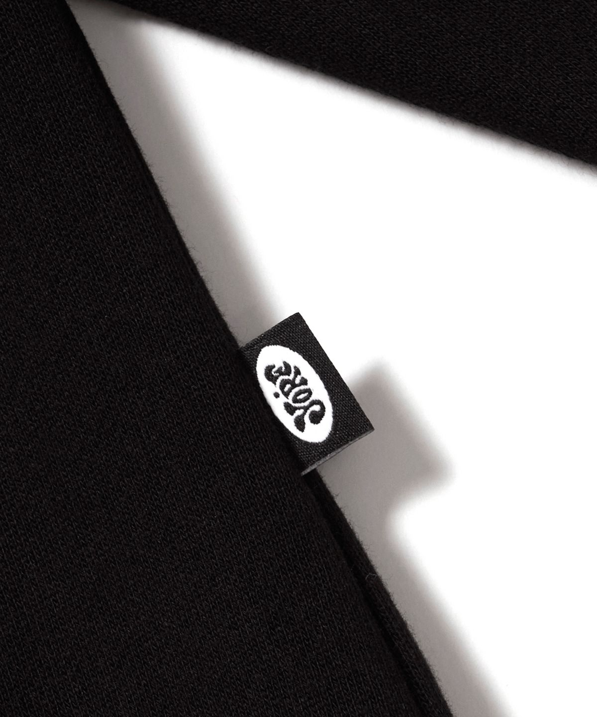 욜프(YORF) YORF CREWNECK ROLL&POP BLACK