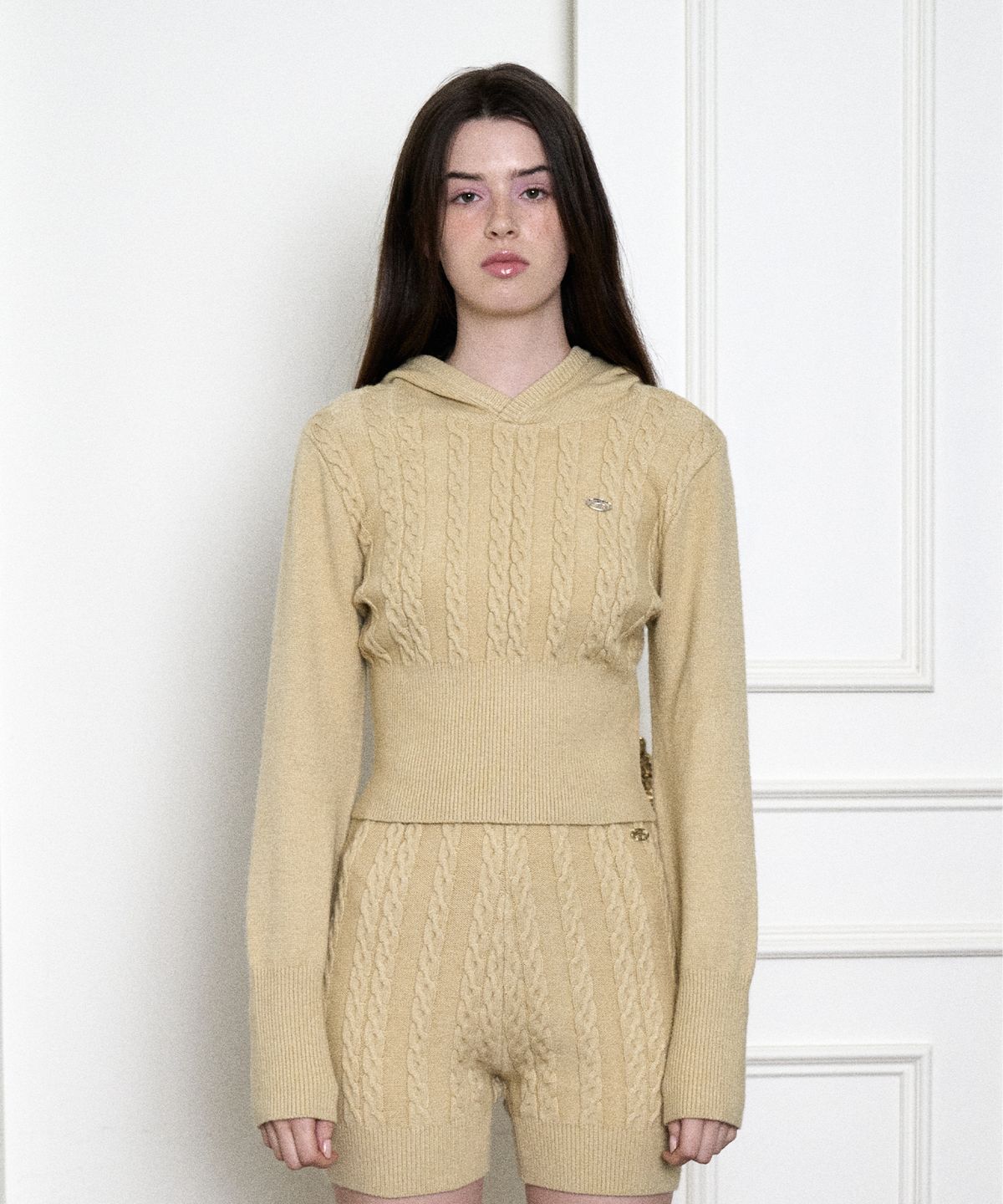아메스 월드와이드(AMES-WORLDWIDE) CROP CABLE HOODIE KNIT CREAM