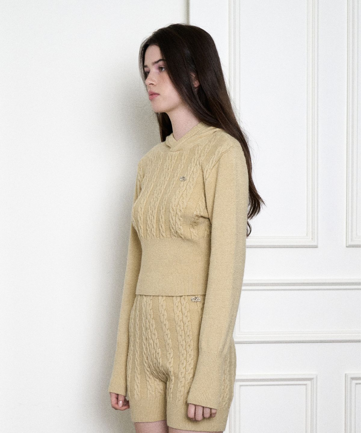 아메스 월드와이드(AMES-WORLDWIDE) CROP CABLE HOODIE KNIT CREAM