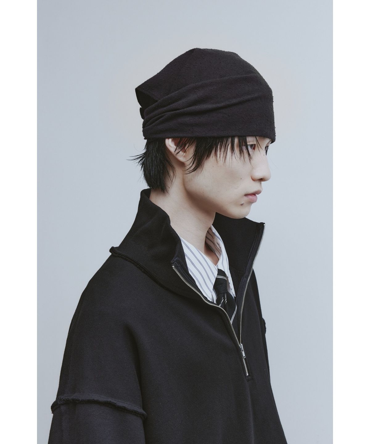 유스(YOUTH) Cut-off Half Zip-up Sweatshirt - Black