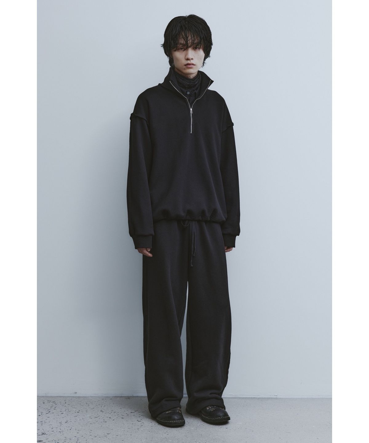 유스(YOUTH) Cut-off Half Zip-up Sweatshirt - Black