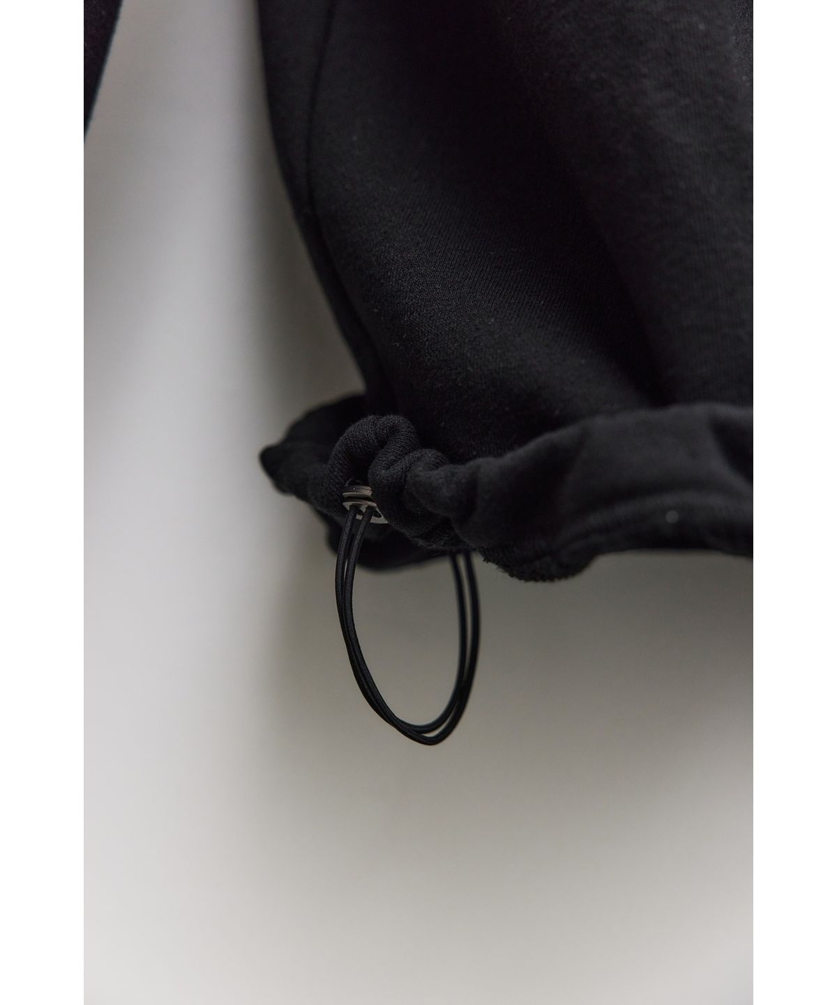 유스(YOUTH) Cut-off Half Zip-up Sweatshirt - Black