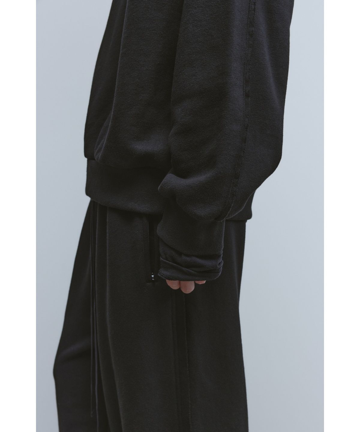 유스(YOUTH) Cut-off Sweatshirt - Black