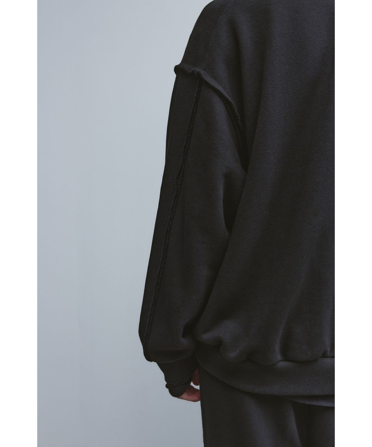 유스(YOUTH) Cut-off Sweatshirt - Black