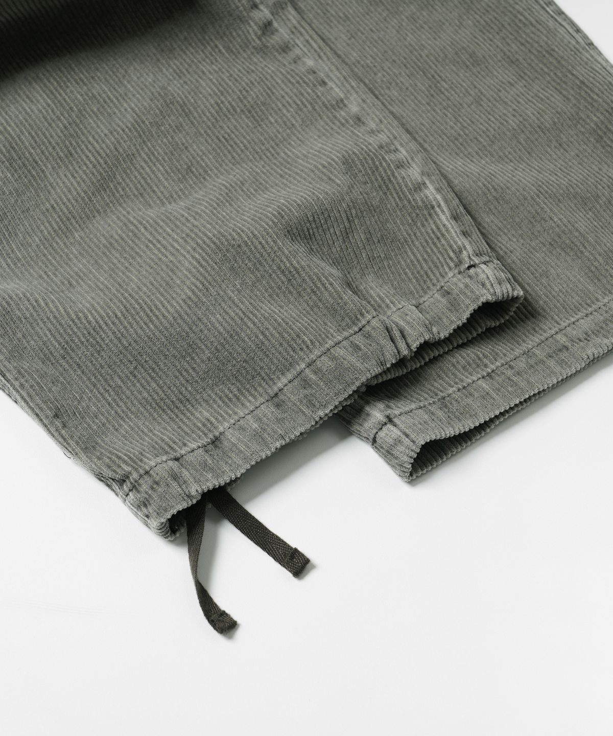 프리즘웍스(FRIZMWORKS) CORDUROY BANDING WIDE FATIGUE PANTS _ OLIVE