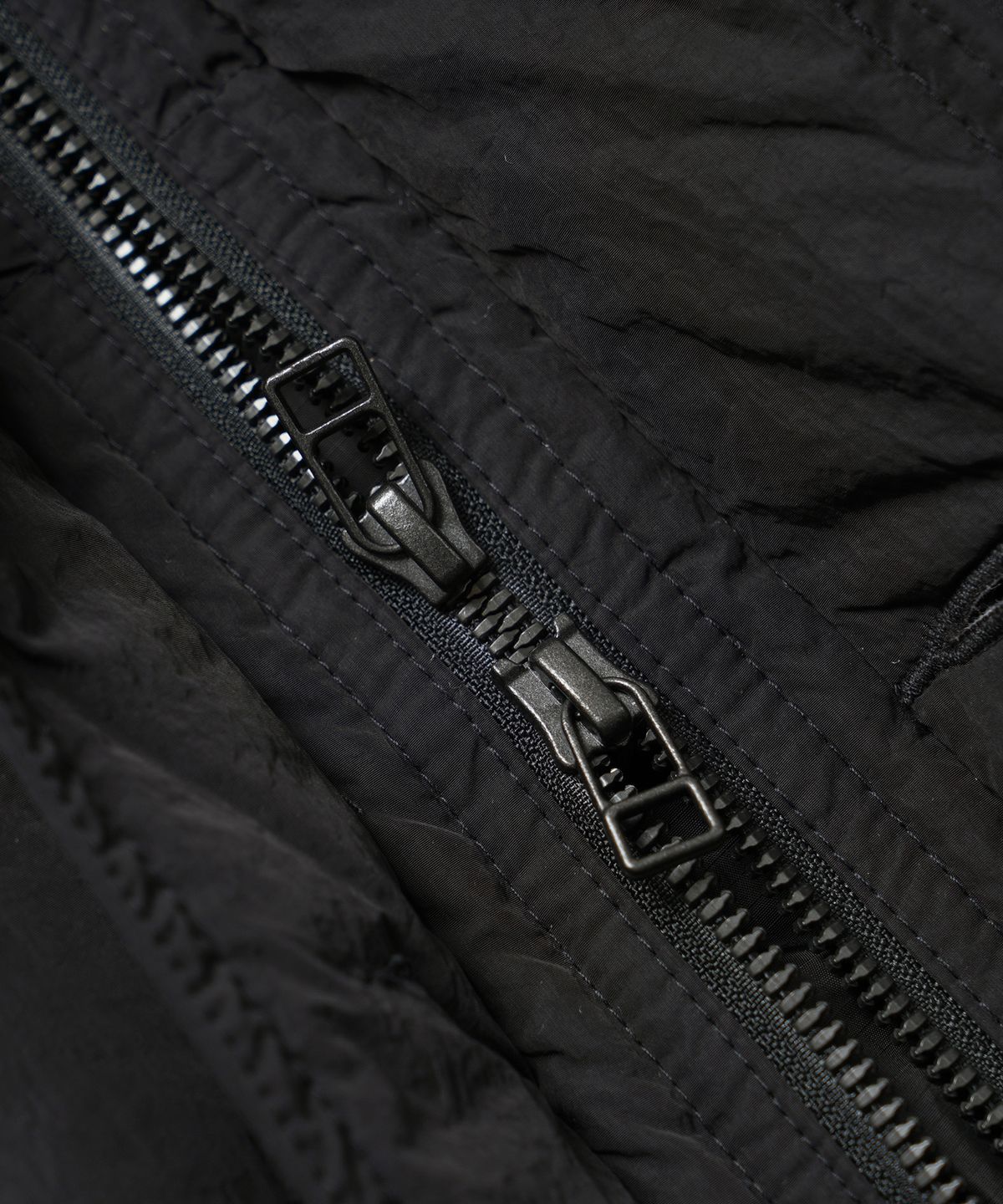 프리즘웍스(FRIZMWORKS) SMOCK PUFFER DOWN PARKA _ BLACK