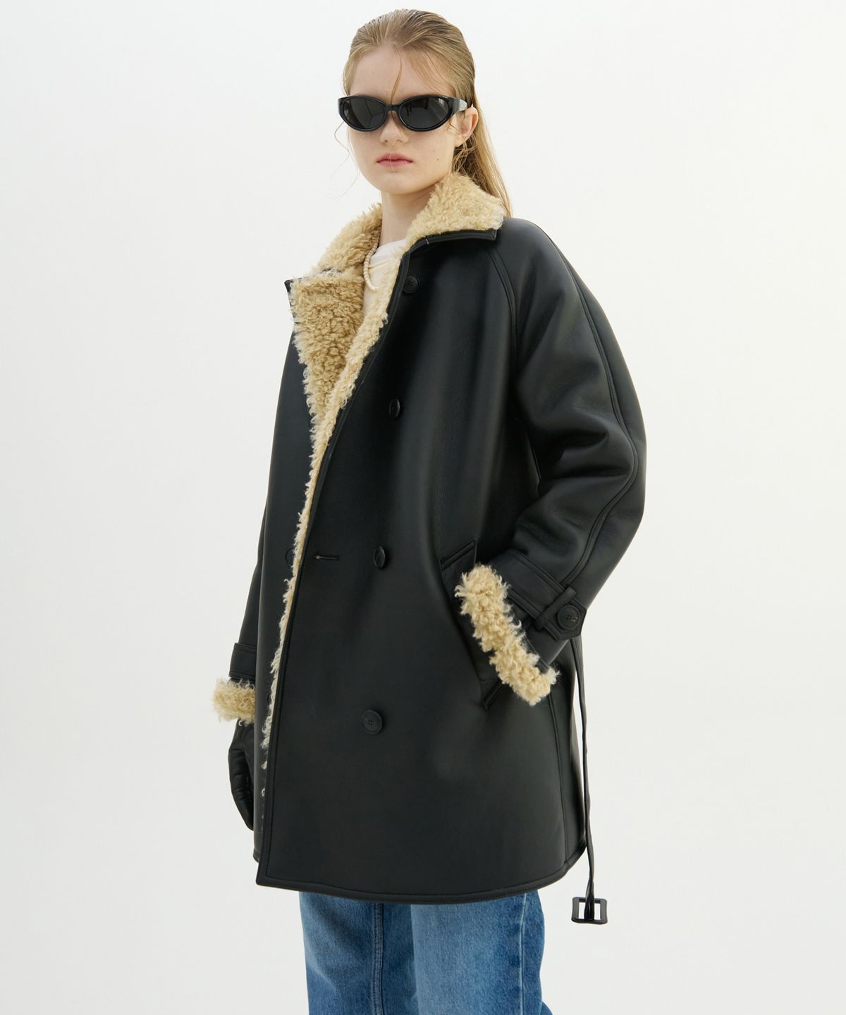 비콰이엇(B QUIET) SOFT FAUX SHEARING TRENCH HALF COAT_BLACK BEIGE