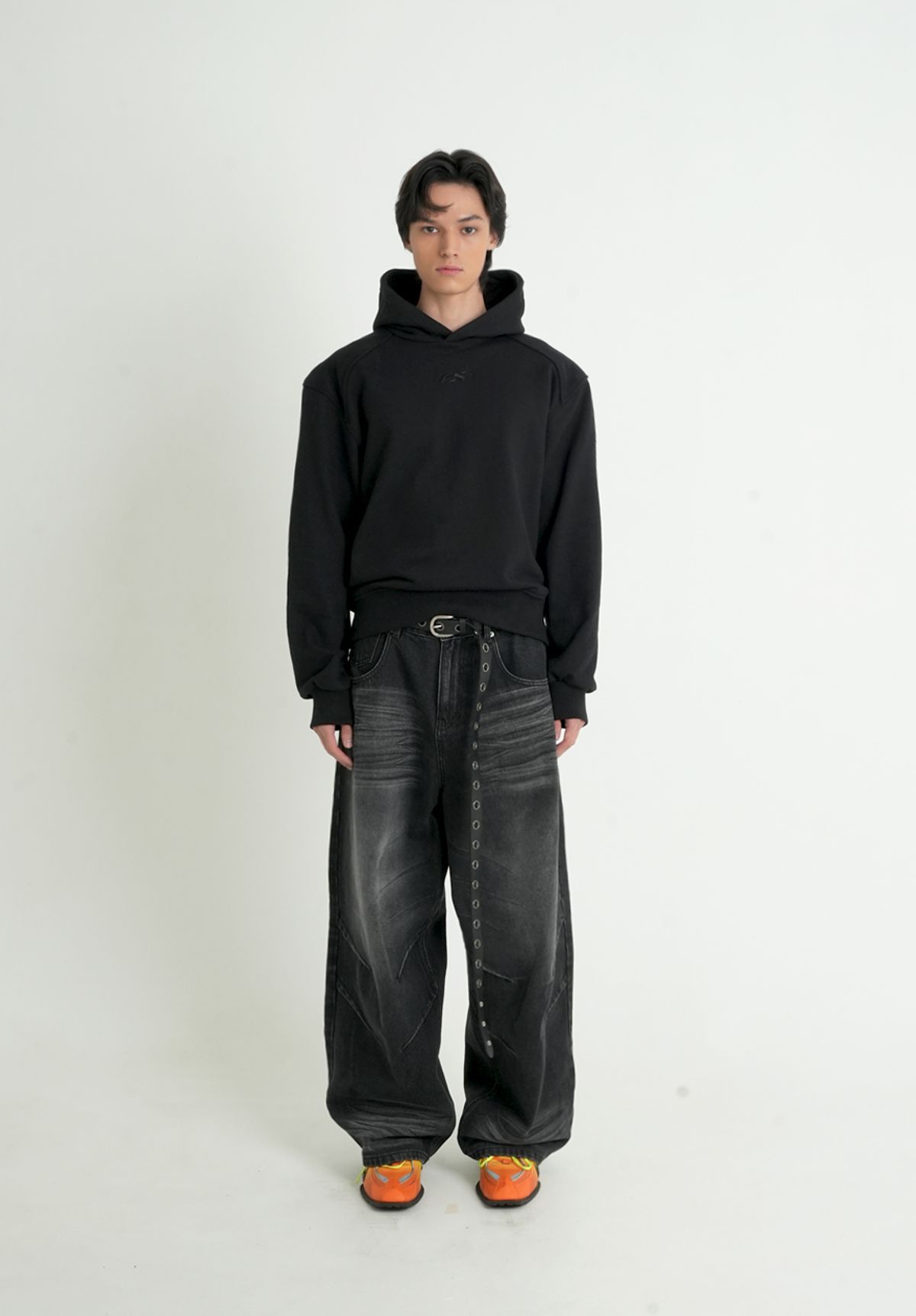 포스센스티브(FORCESENSITIVE) FS LOGO REGULAR HOODIE BK