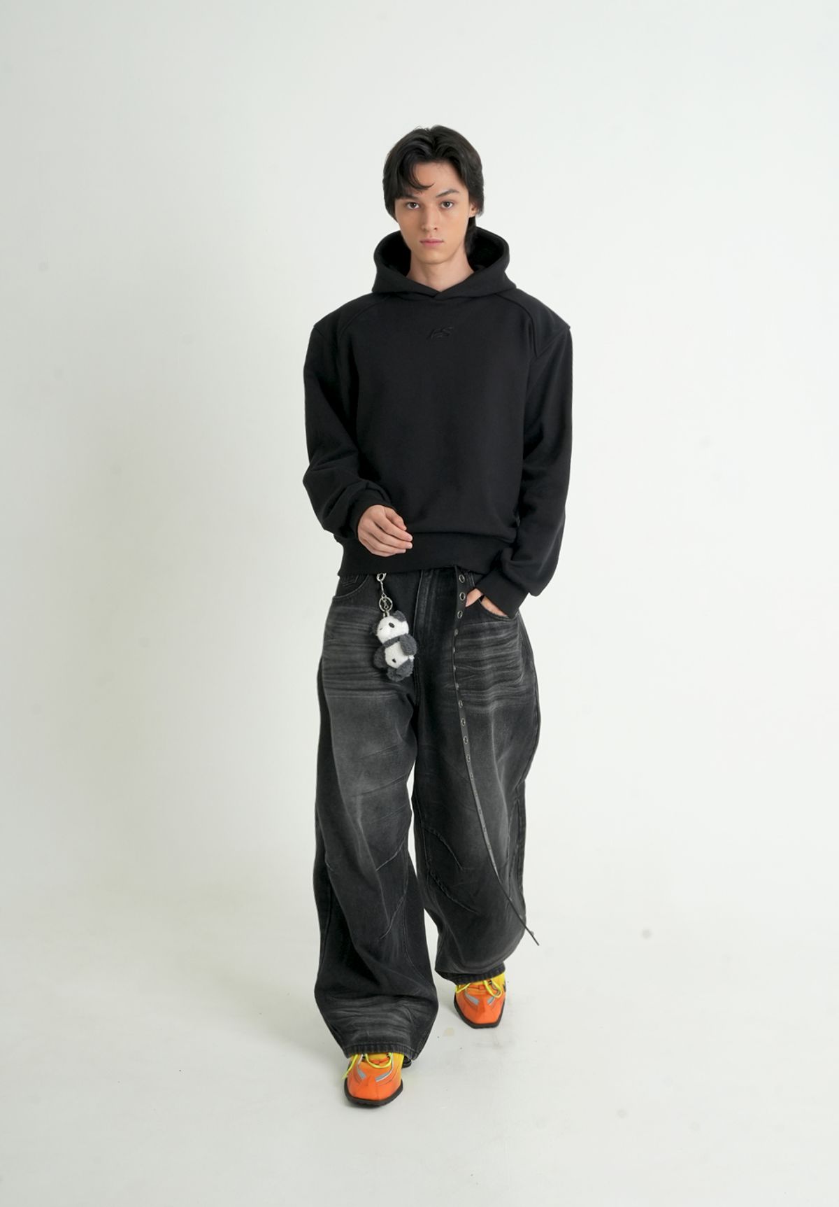 포스센스티브(FORCESENSITIVE) FS LOGO REGULAR HOODIE BK