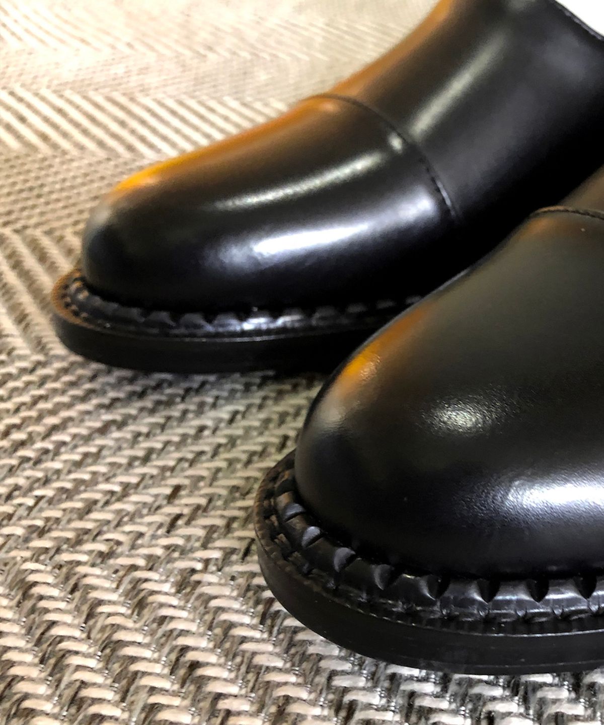 조앤슈(JOENSHOE) 벨라 버튼디테일 하프 부츠