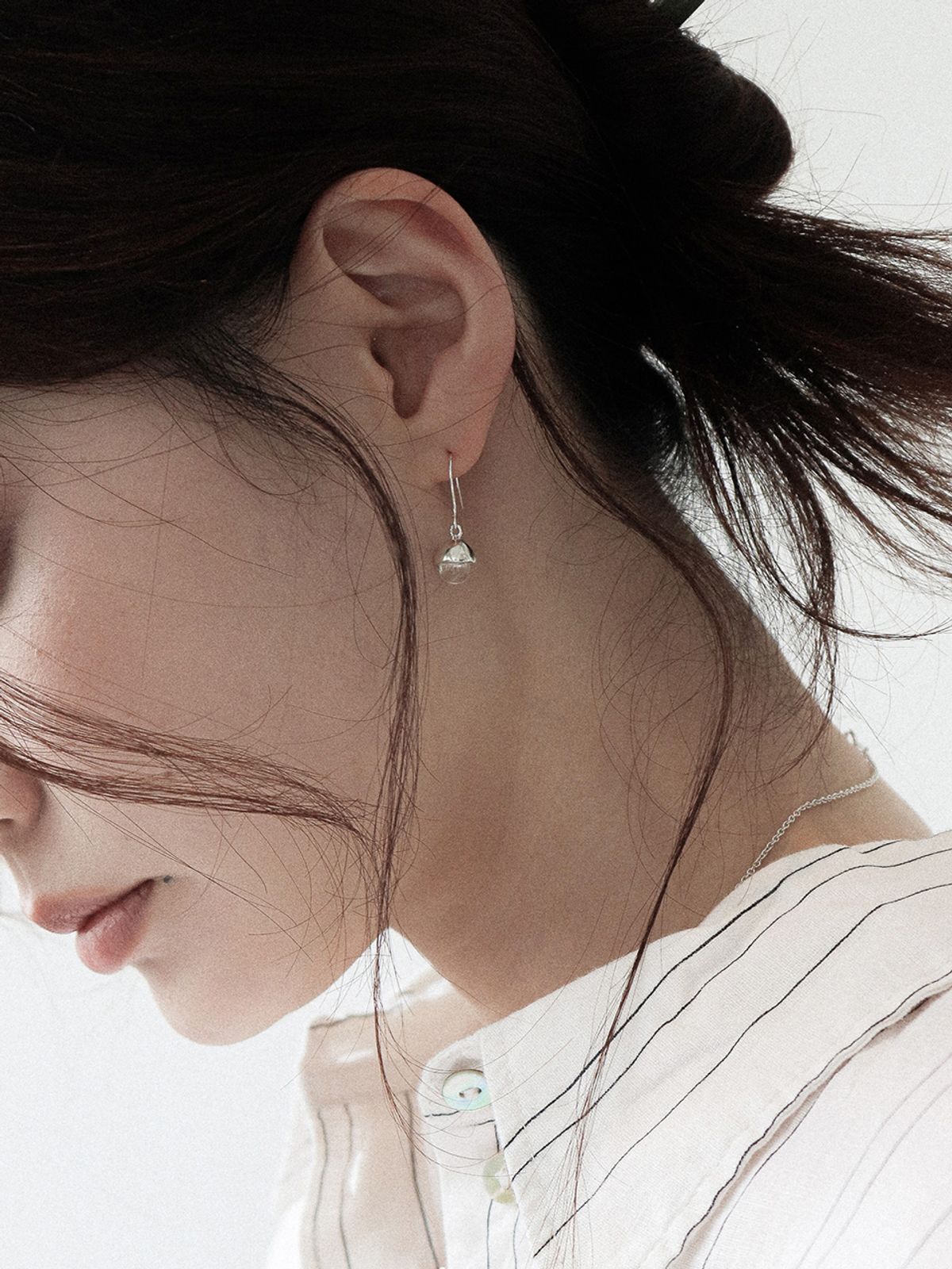 빈움(VINOOM) 스톤 볼 귀걸이 (백수정)