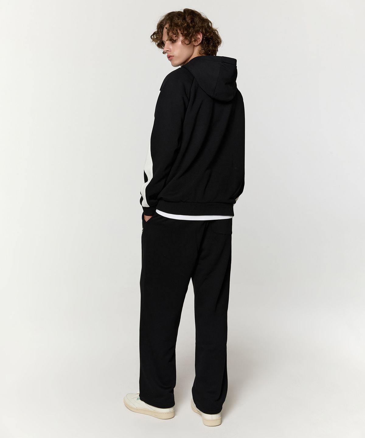 리복(REEBOK) 2WAY 기모 스웨트 팬츠 - 블랙