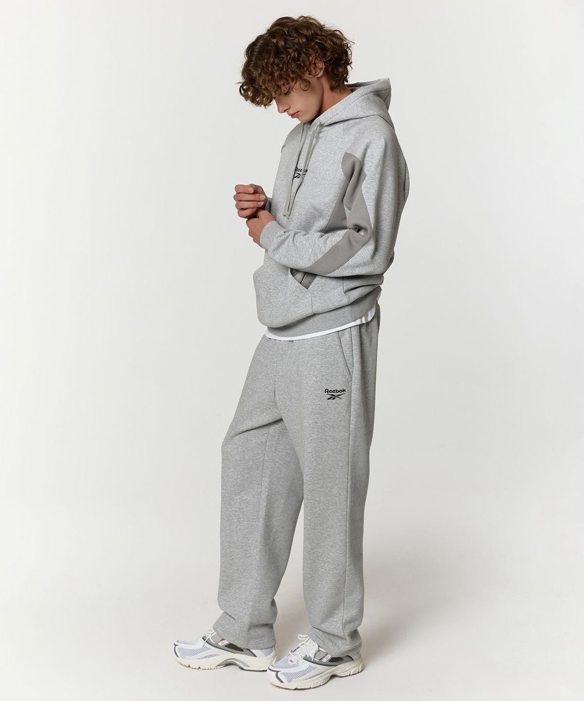 리복(REEBOK) 패널드 기모 후드티 - 그레이
