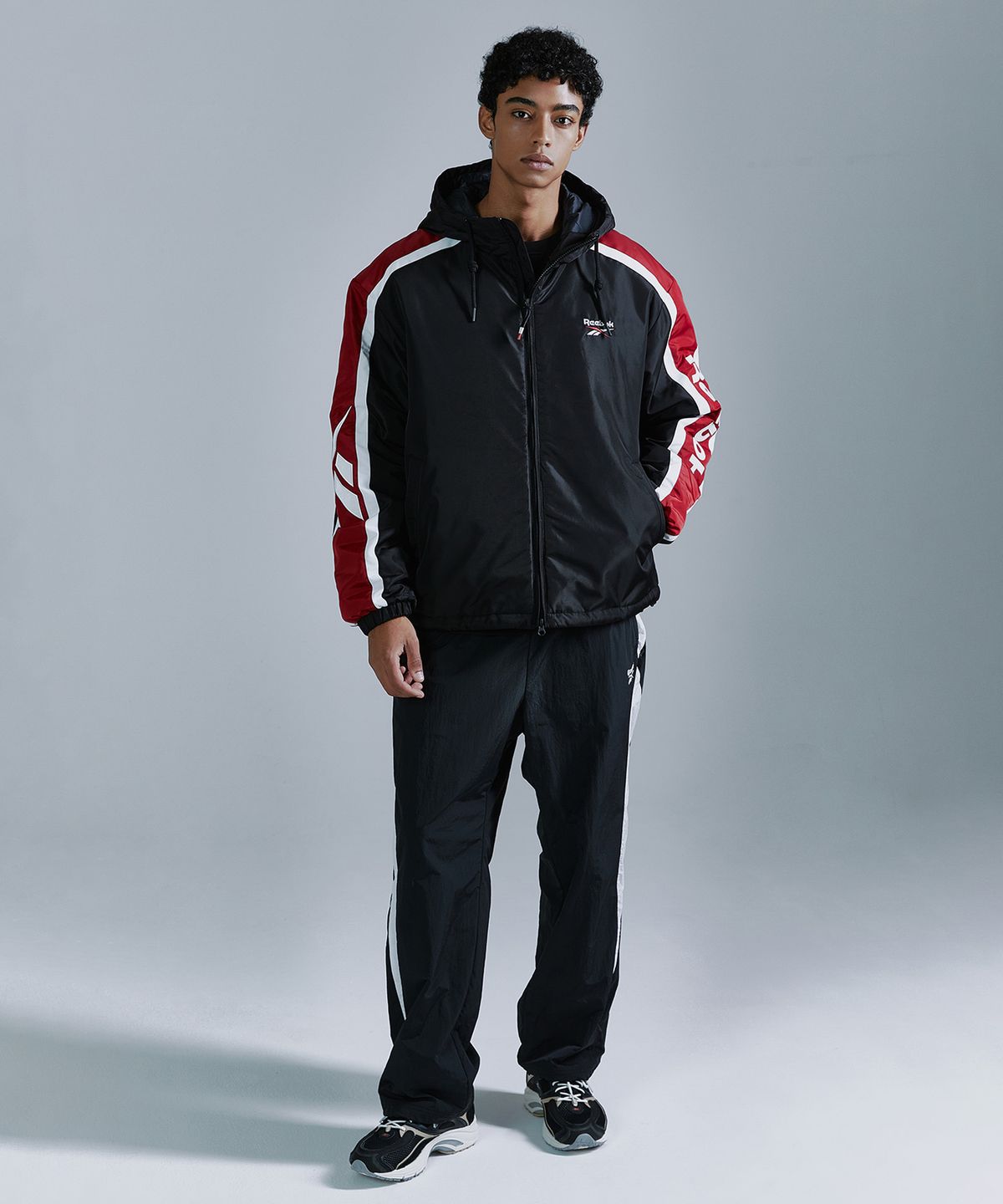 리복(REEBOK) 벡터 패널드 패딩 자켓 - 블랙
