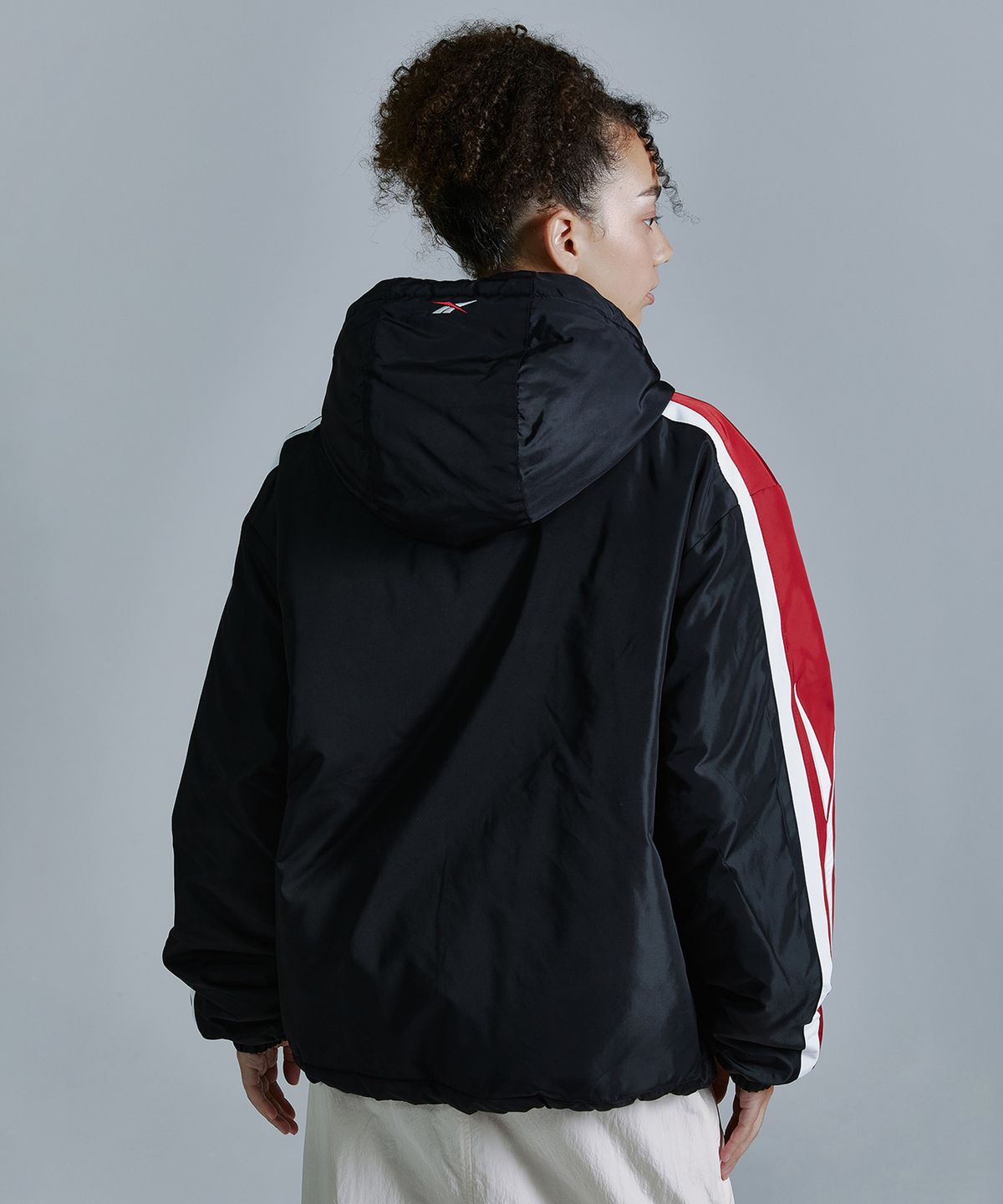 리복(REEBOK) 벡터 패널드 패딩 자켓 - 블랙