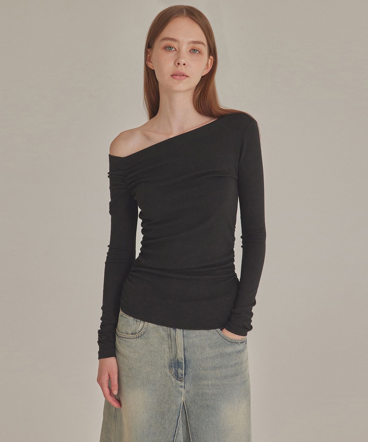 탑걸(TOPGIRL) SHIRRED ONE-SHOULDER TUNIC TOP_T426TP117