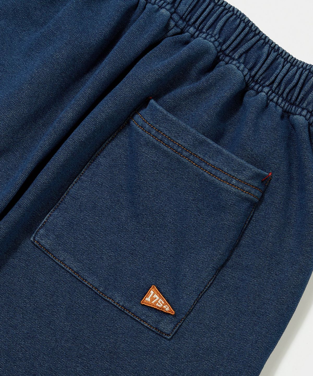 컬럼비아 유니버시티(COLUMBIA UNIVERSITY) TINY SCRIPT DENIM TERRY LOOSE SWEATPANTS 미드나잇데님