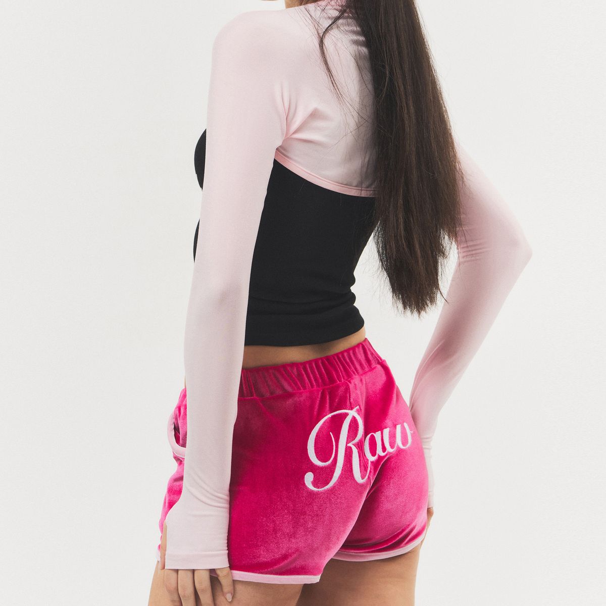 로맨틱스(RAWMANTICS) 로우 로고 벨벳 핫 돌핀 팬츠 핫핑크