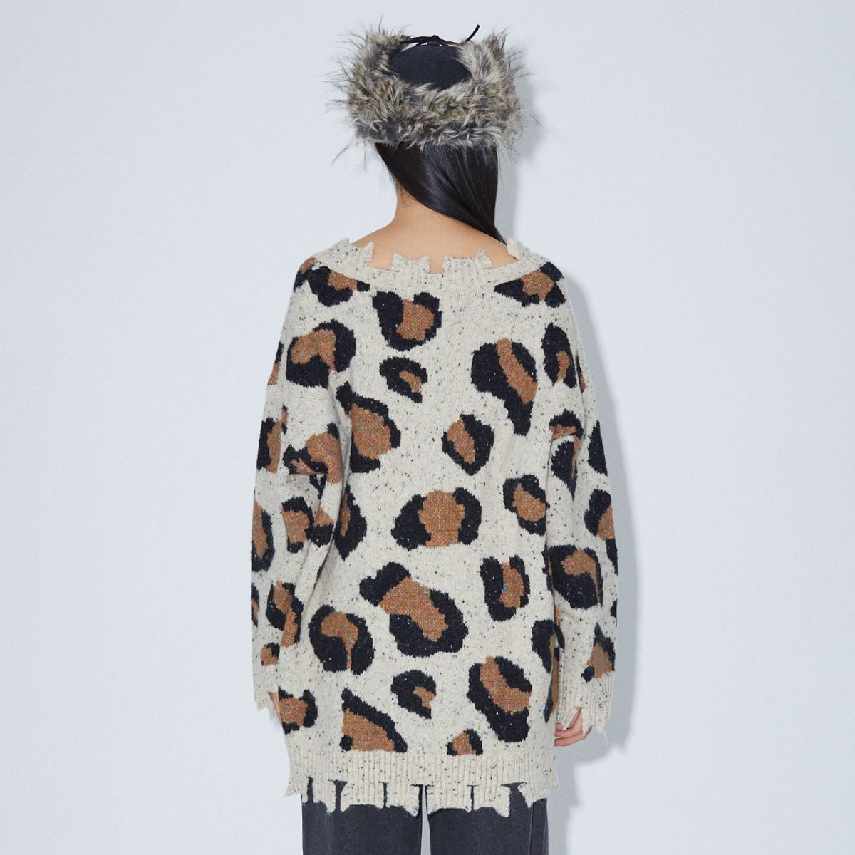 라라폭스(LALAFOX) LEOPARD PRINT KNIT OVERSIZED T-SHIRT BEIGE BQ4KL005