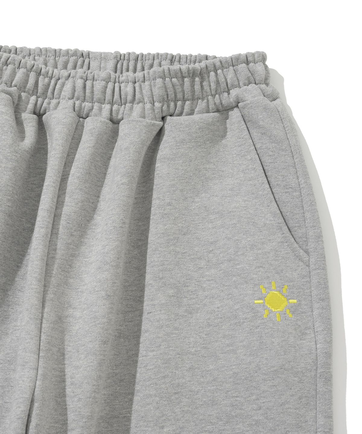 니티드(KNITTED) 데이 로고 스웨트 팬츠 GREY