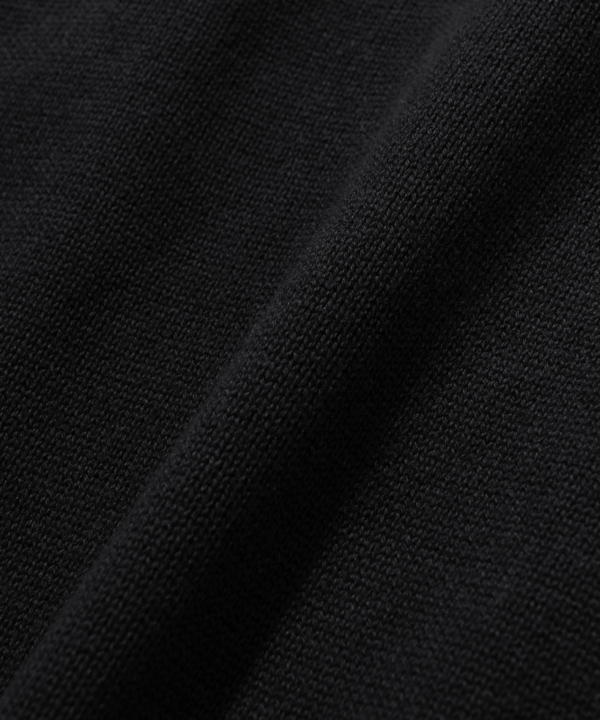 니티드(KNITTED) 바시티 자수 로고 니트 BLACK