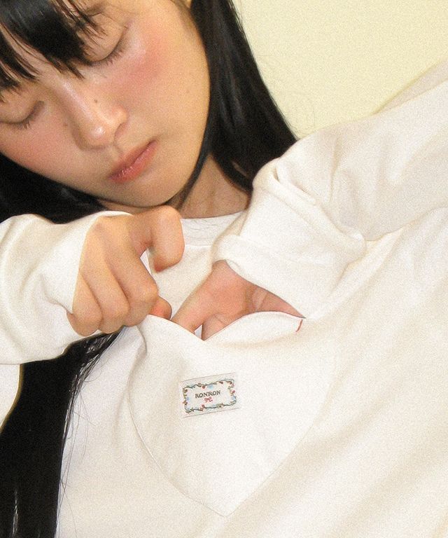 MUSINSA | RONRON HEART POCKET OVER FIT LONG SLEEVE T SHIRT WHITE