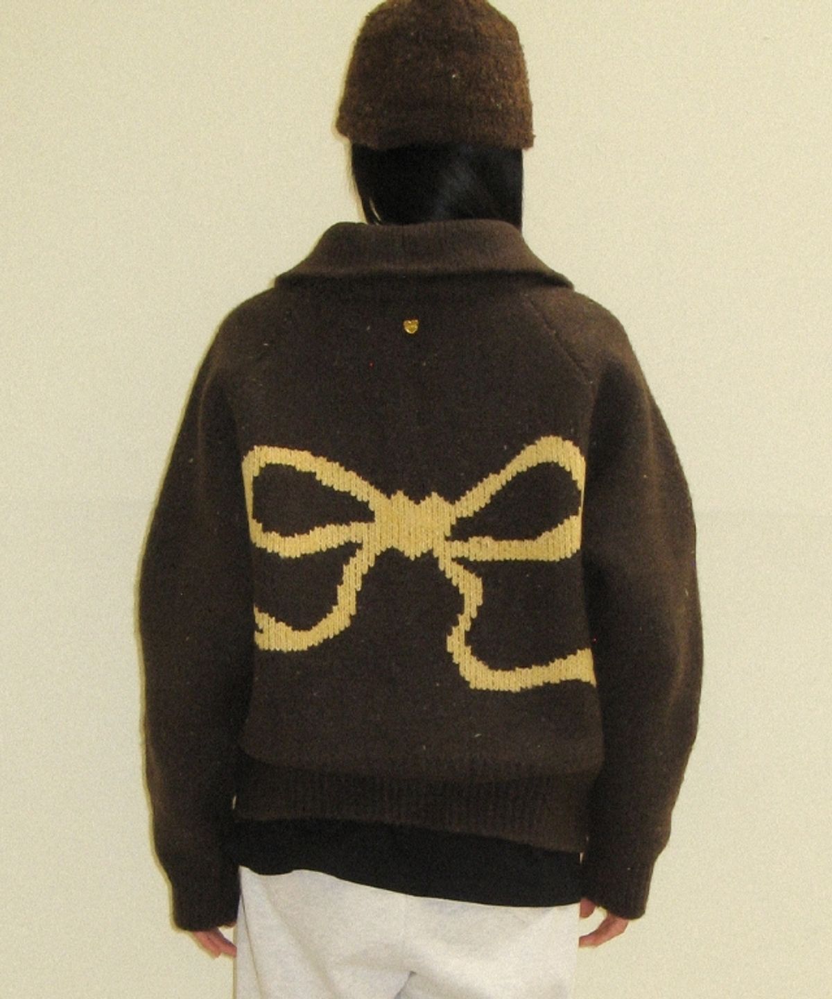 론론(RONRON) BACK HEART RIBBON COWICHAN KNIT ZIP UP BROWN YELLOW