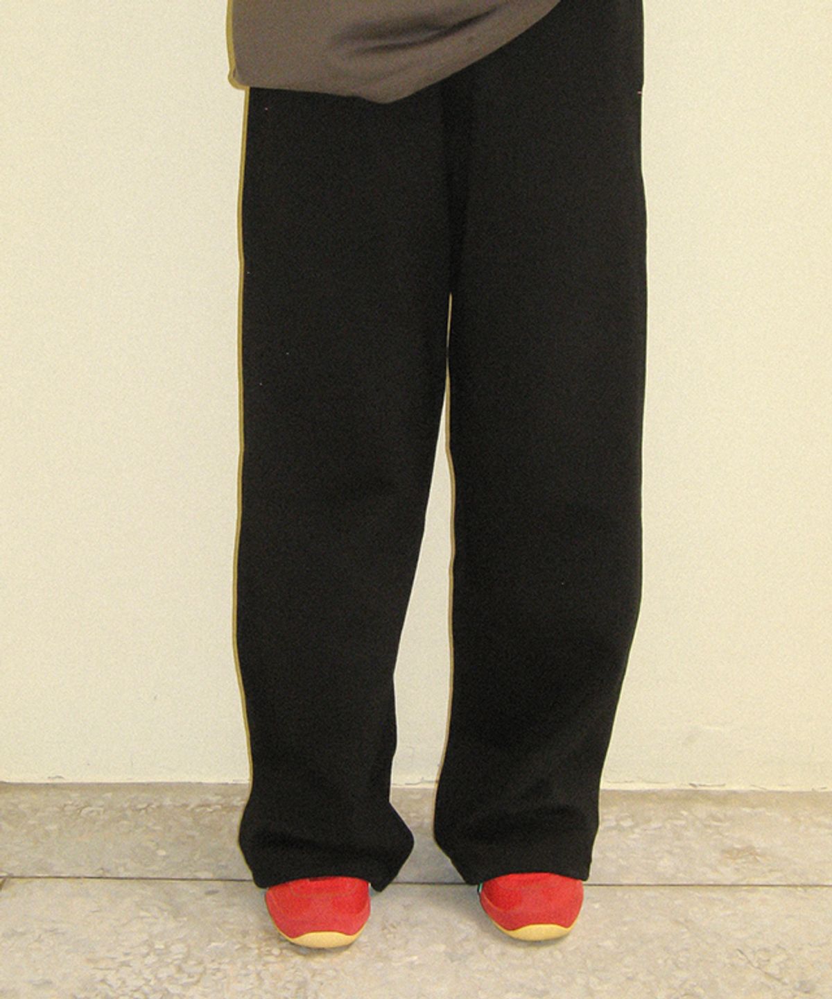 론론(RONRON) BACK HEART STITCH POCKET SWEAT JOGGER PANTS BLACK