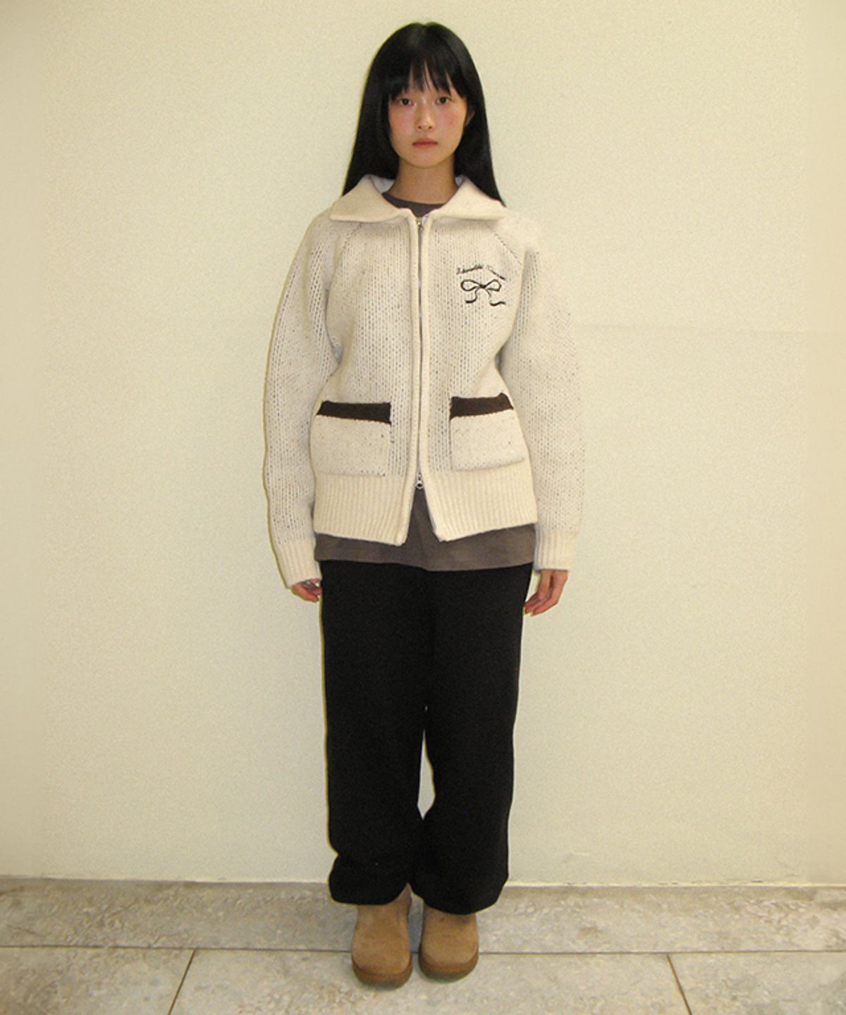 론론(RONRON) BACK HEART STITCH POCKET SWEAT JOGGER PANTS BLACK