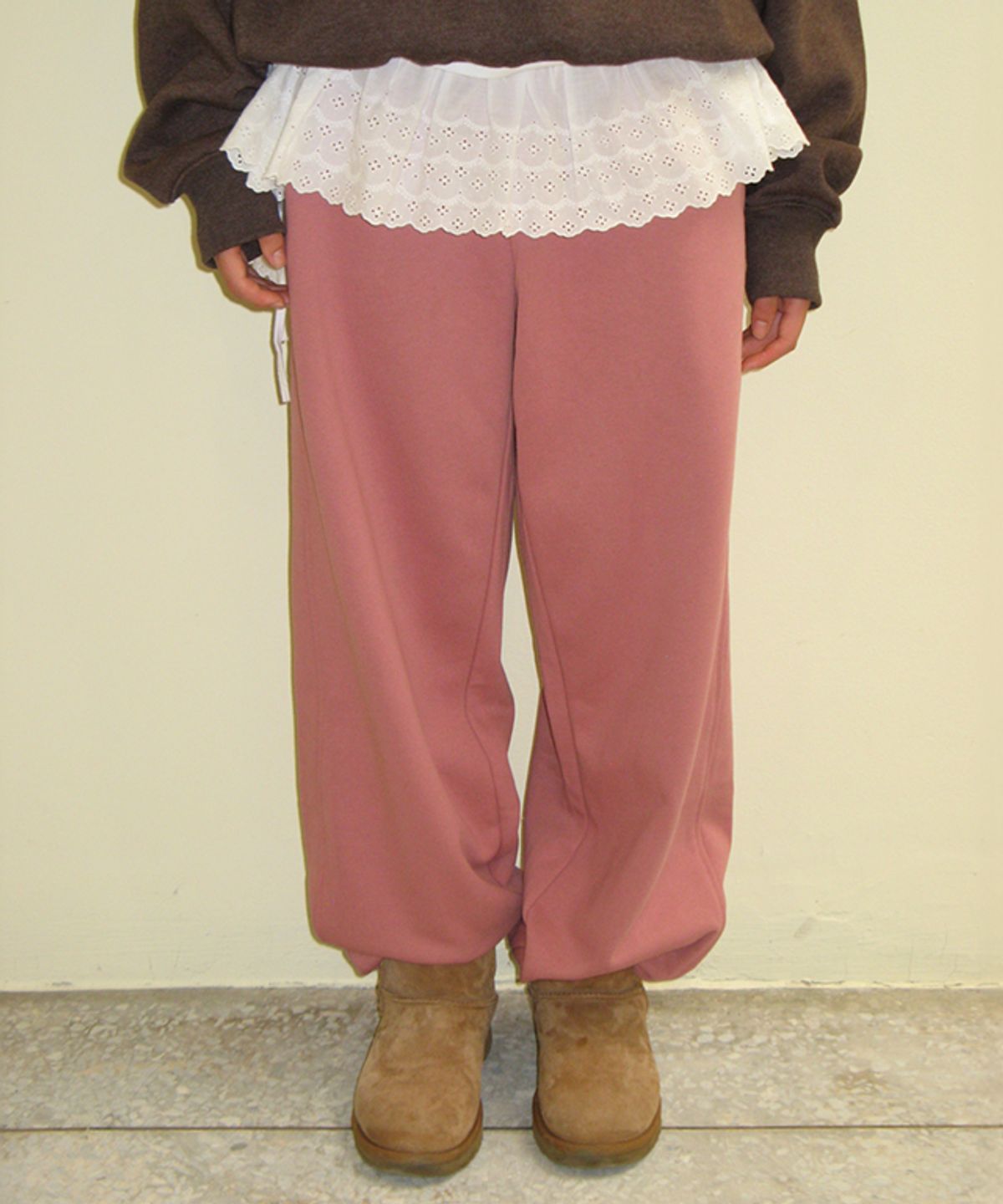론론(RONRON) BACK HEART STITCH POCKET SWEAT JOGGER PANTS DUSTY PINK