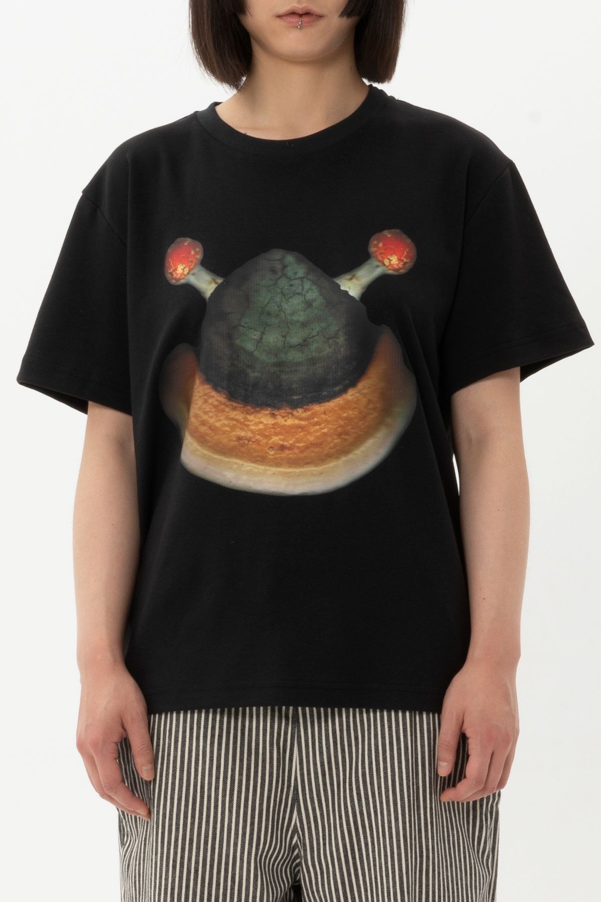 엑셉턴스 레터 스튜디오(ACCEPTANCELETTERSTUDIO) Smiley Funghi T-Shirt