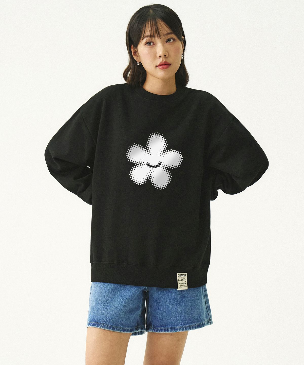 그레이버(GRAVER) [UNISEX]도트 실루엣 플라워 맨투맨_블랙