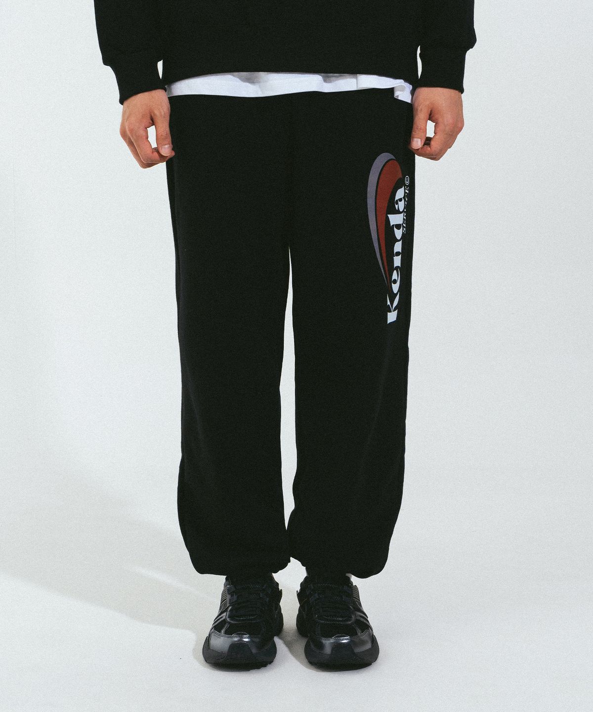 켄다(KENDA) SLASH LOGO SWEATPANTS (BLACK)