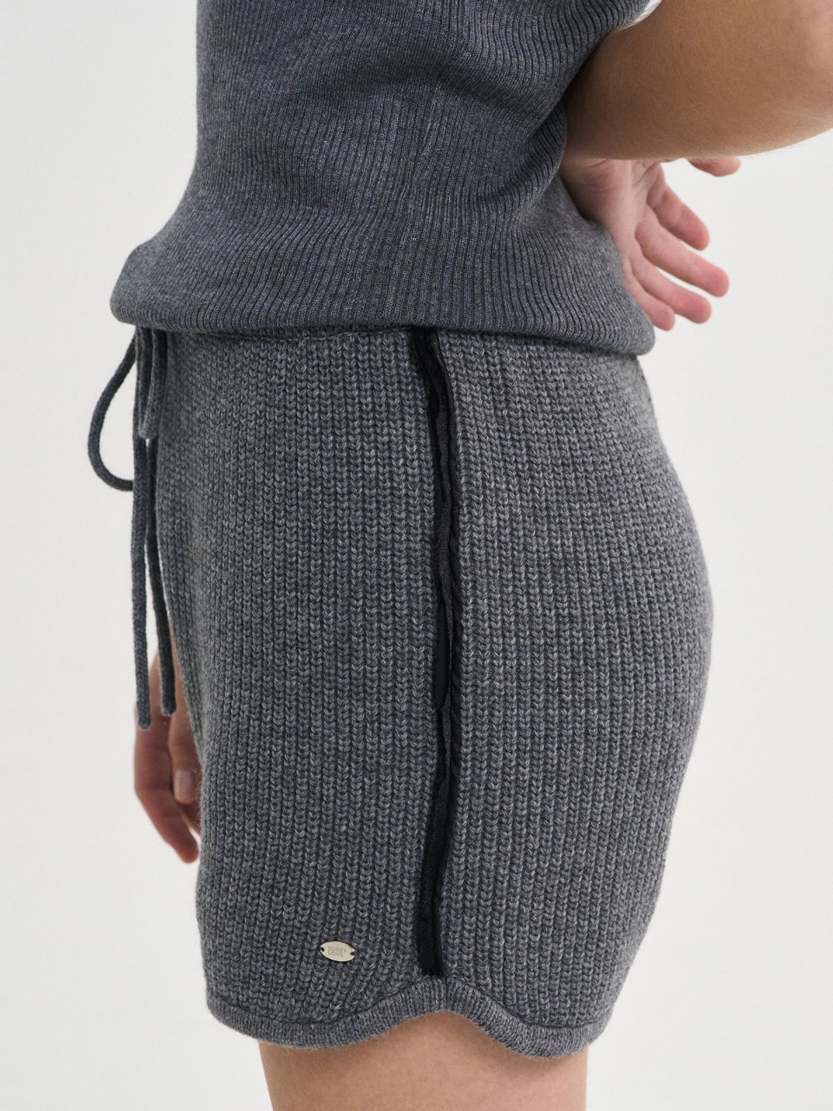쏘리, 투 머치 러브(SORRY, TOO MUCH LOVE) Charlotte Wool Knit Short Pants_Gray