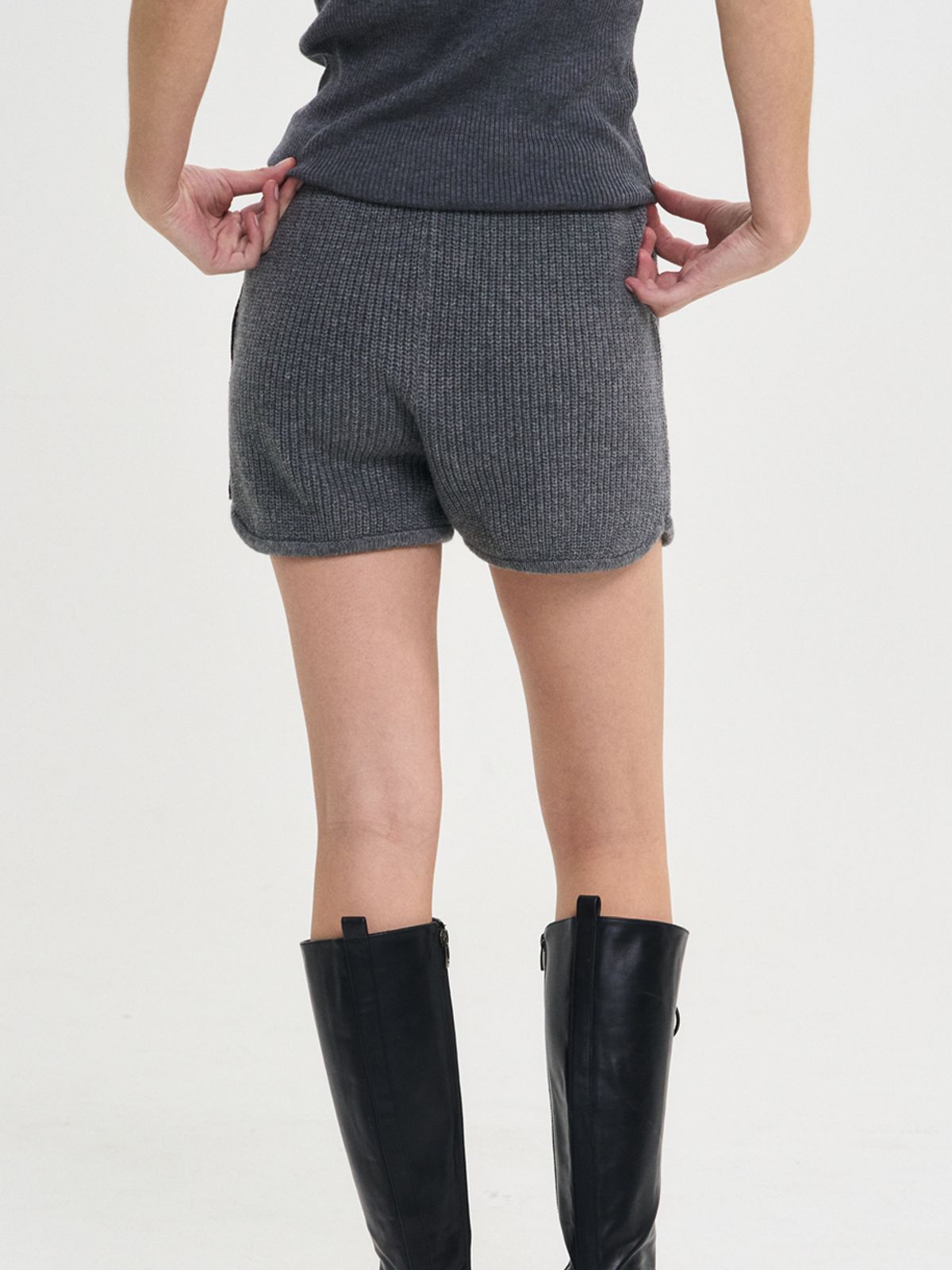 쏘리, 투 머치 러브(SORRY, TOO MUCH LOVE) Charlotte Wool Knit Short Pants_Gray