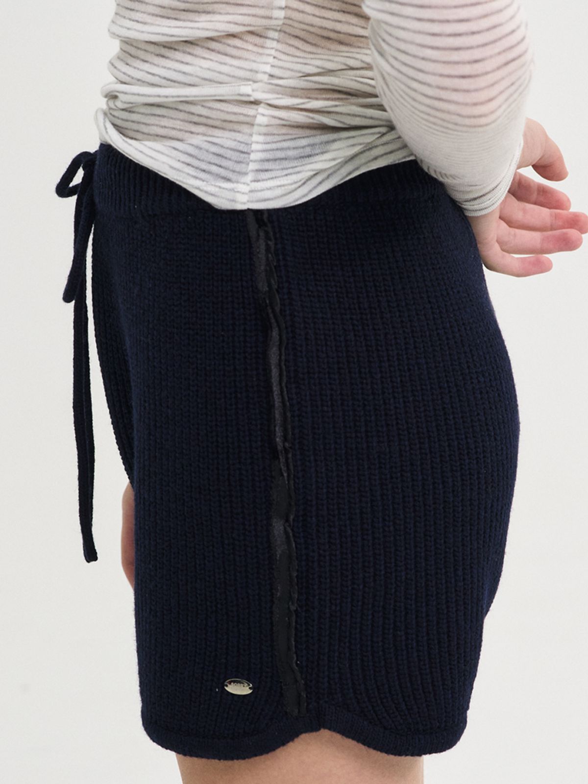 쏘리, 투 머치 러브(SORRY, TOO MUCH LOVE) Charlotte Wool Knit Short Pants_Navy