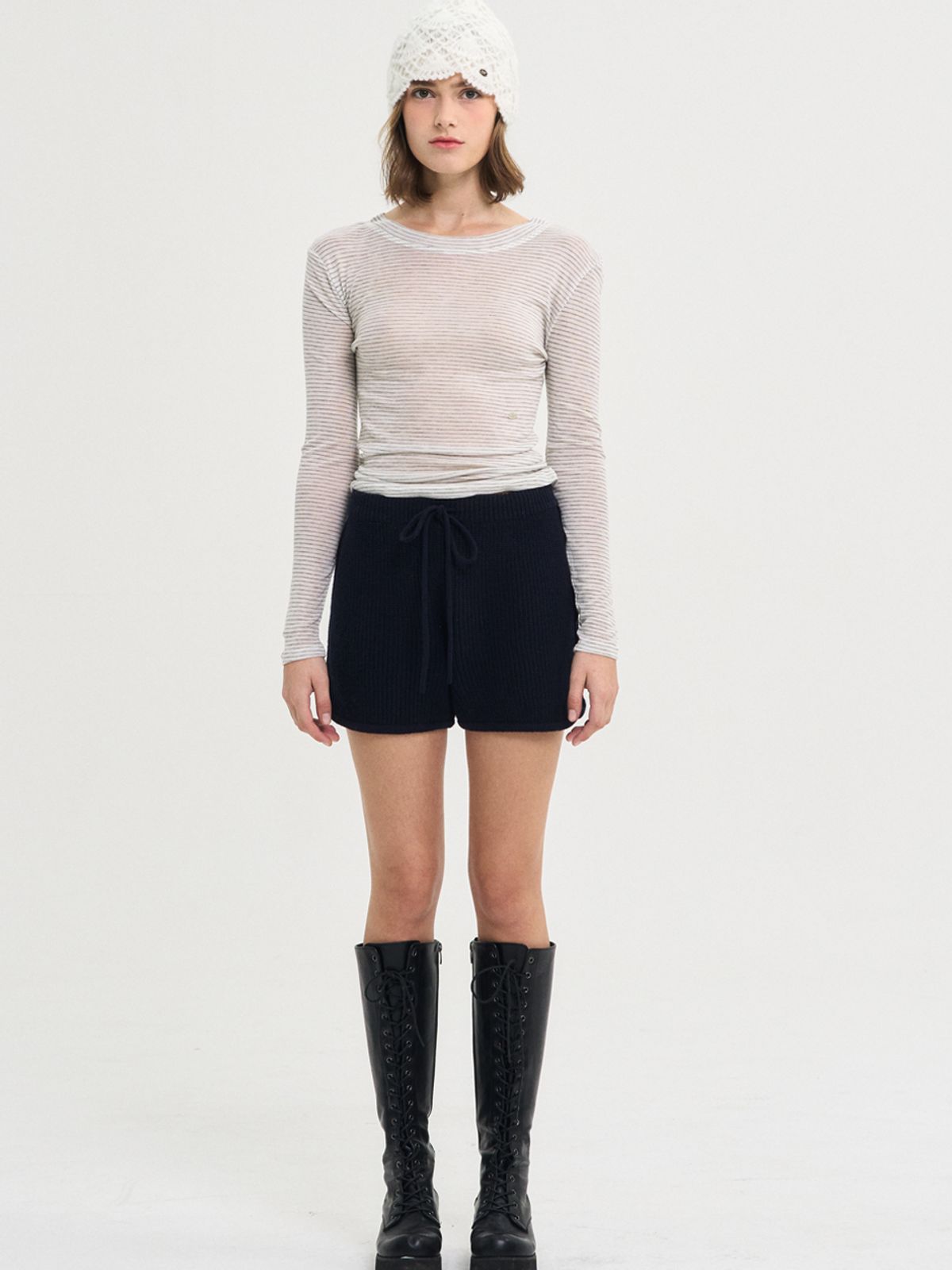 쏘리, 투 머치 러브(SORRY, TOO MUCH LOVE) Charlotte Wool Knit Short Pants_Navy