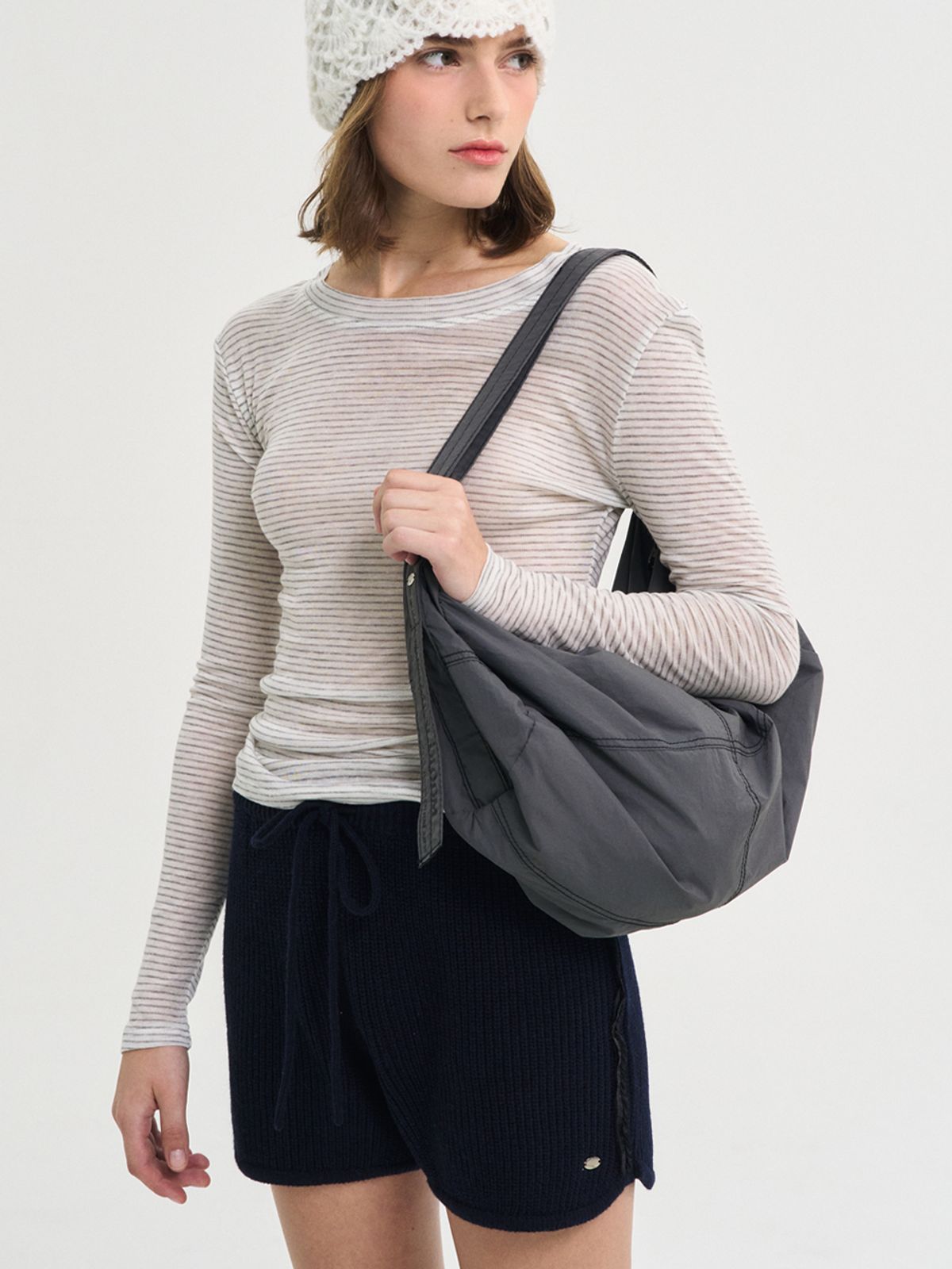 쏘리, 투 머치 러브(SORRY, TOO MUCH LOVE) Charlotte Wool Knit Short Pants_Navy