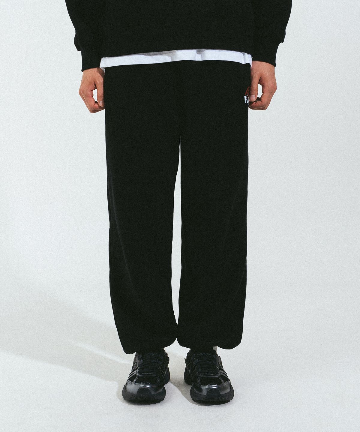 켄다(KENDA) VINYLS SWEATPANTS (BLACK)