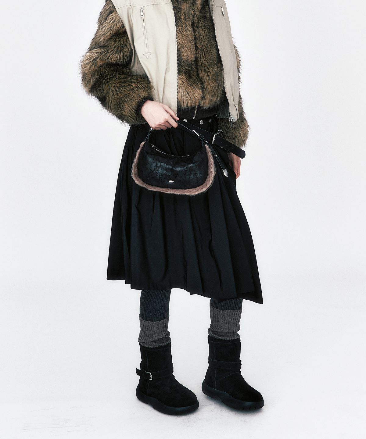 기호(KHIHO) BOUCLE BUCKLE WINTER BOOTS 2color