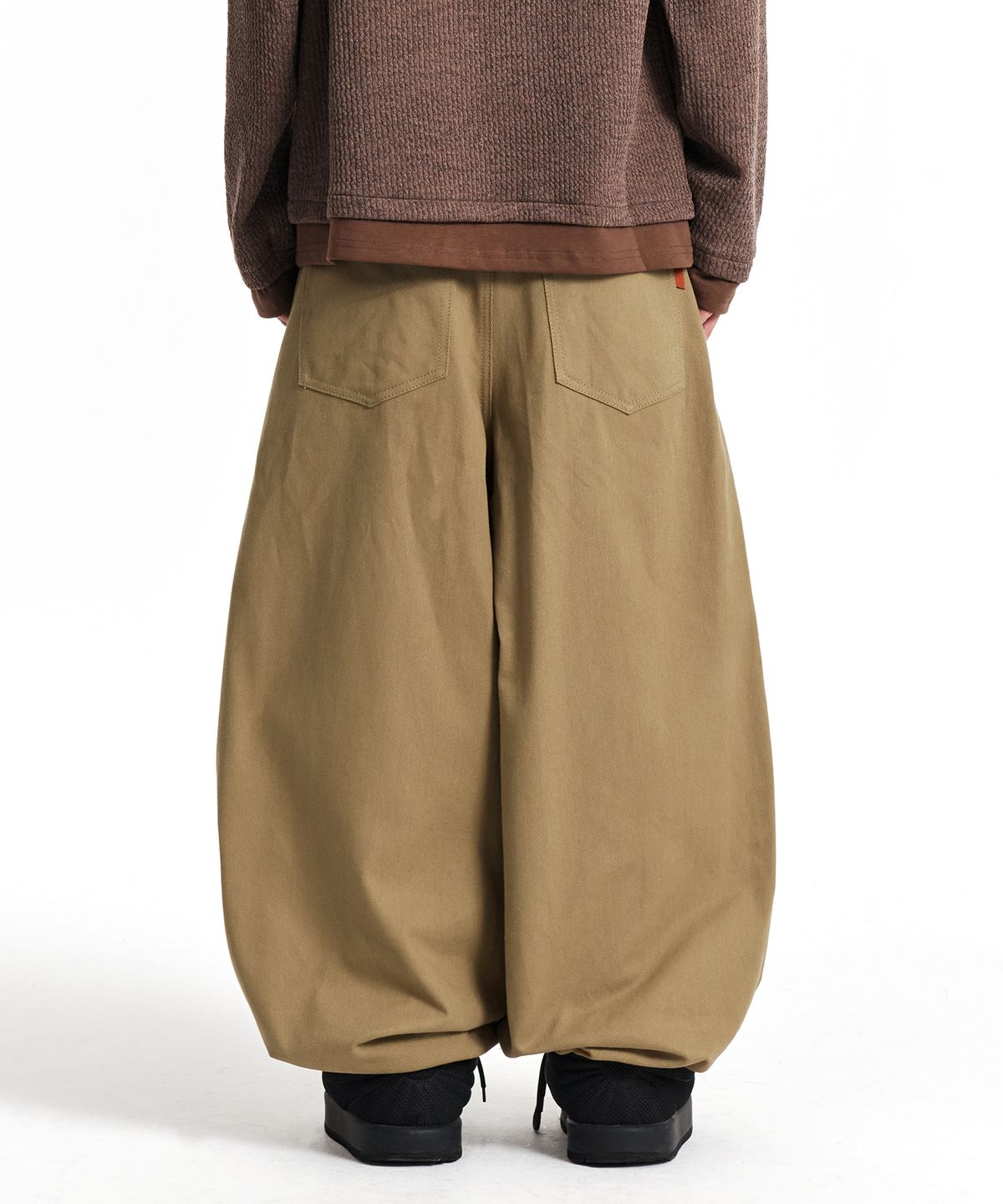 기철(KICHUL) STURDY BALLOON PANTS (BEIGE)