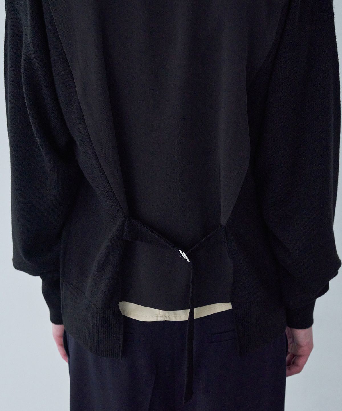 필로트(PELOTE) 우븐 패치 벨티드 가디건 (Black)