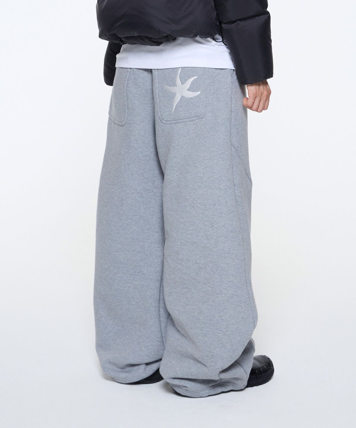 더콜디스트모먼트(THE COLDEST MOMENT) TCM starfish sweat pants (grey)