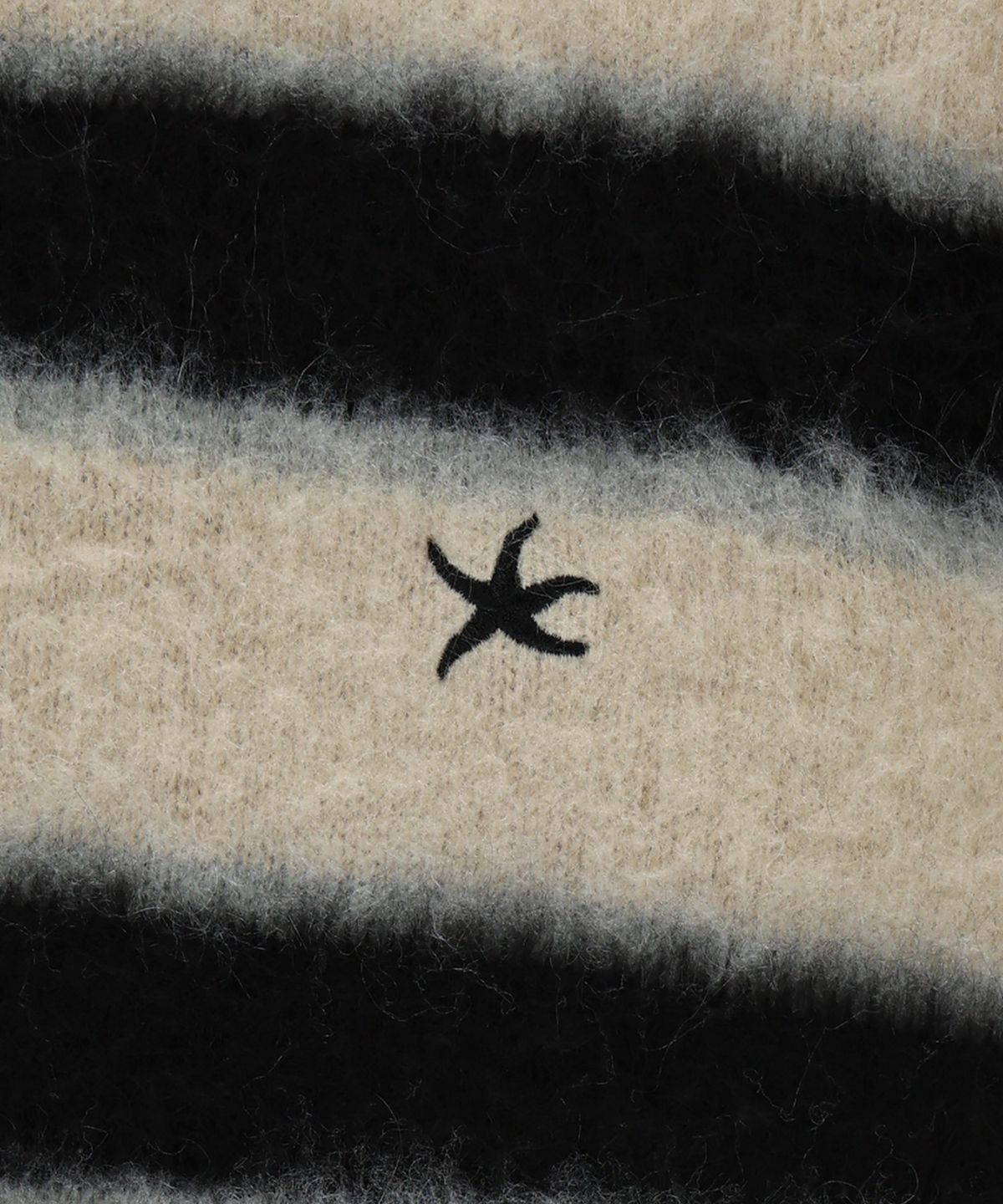 더콜디스트모먼트(THE COLDEST MOMENT) TCM starfish mini logo mohair knit (beige)