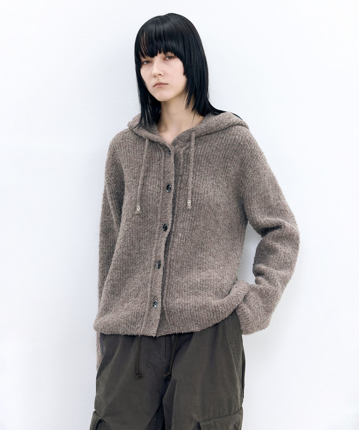 인사일런스 우먼(INSILENCE WOMEN) 더스트 부클 후드 니트 ASH BEIGE