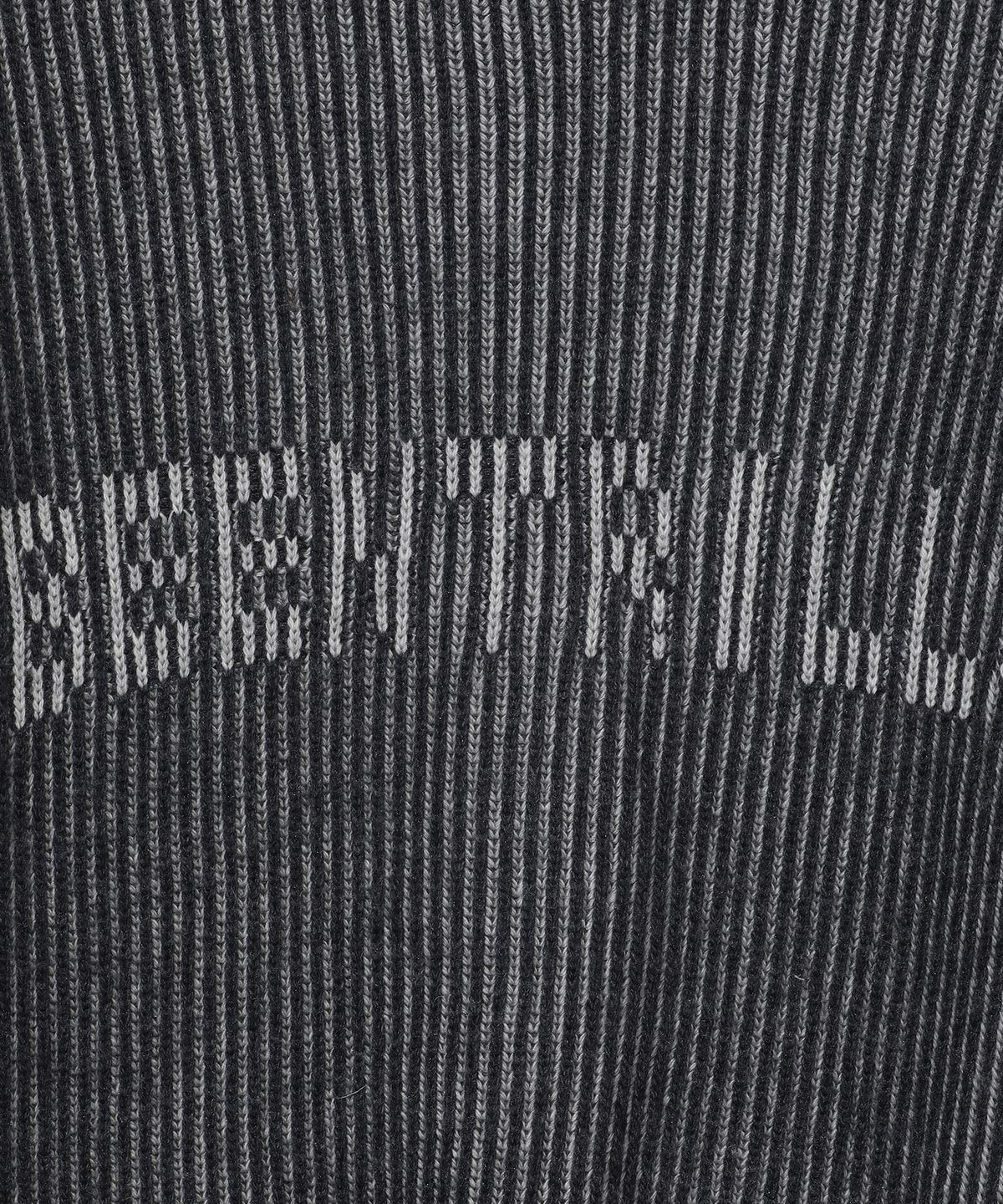 빈트릴(BEENTRILL) 자가드 로고 투톤 니트(차콜)