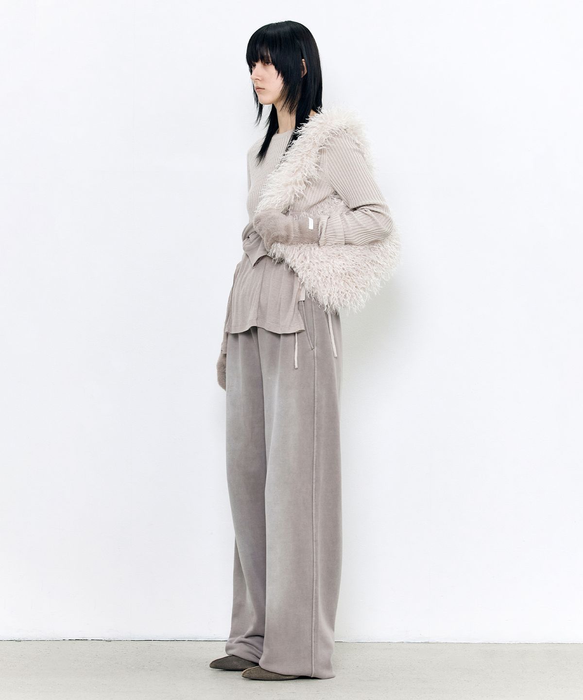 인사일런스 우먼(INSILENCE WOMEN) 페더 핑거 글러브 BEIGE