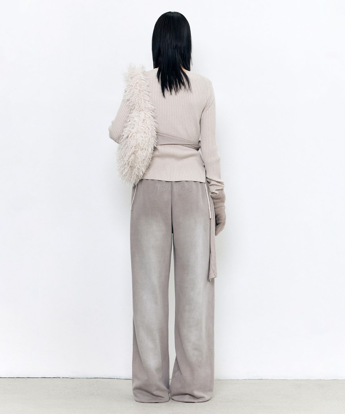 인사일런스 우먼(INSILENCE WOMEN) 페더 핑거 글러브 BEIGE