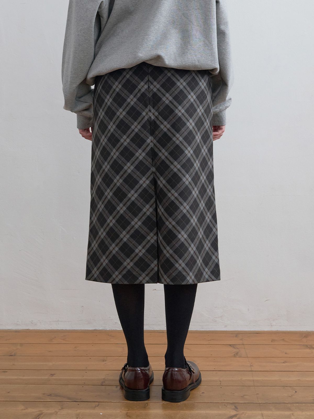 기준(KIJUN) Check Midi Skirt Charcoal